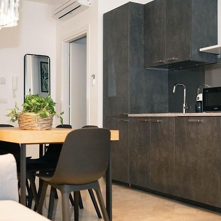 Black Marble - Design Apartment Бари Экстерьер фото