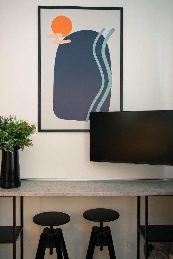 Black Marble - Design Apartment Бари Экстерьер фото