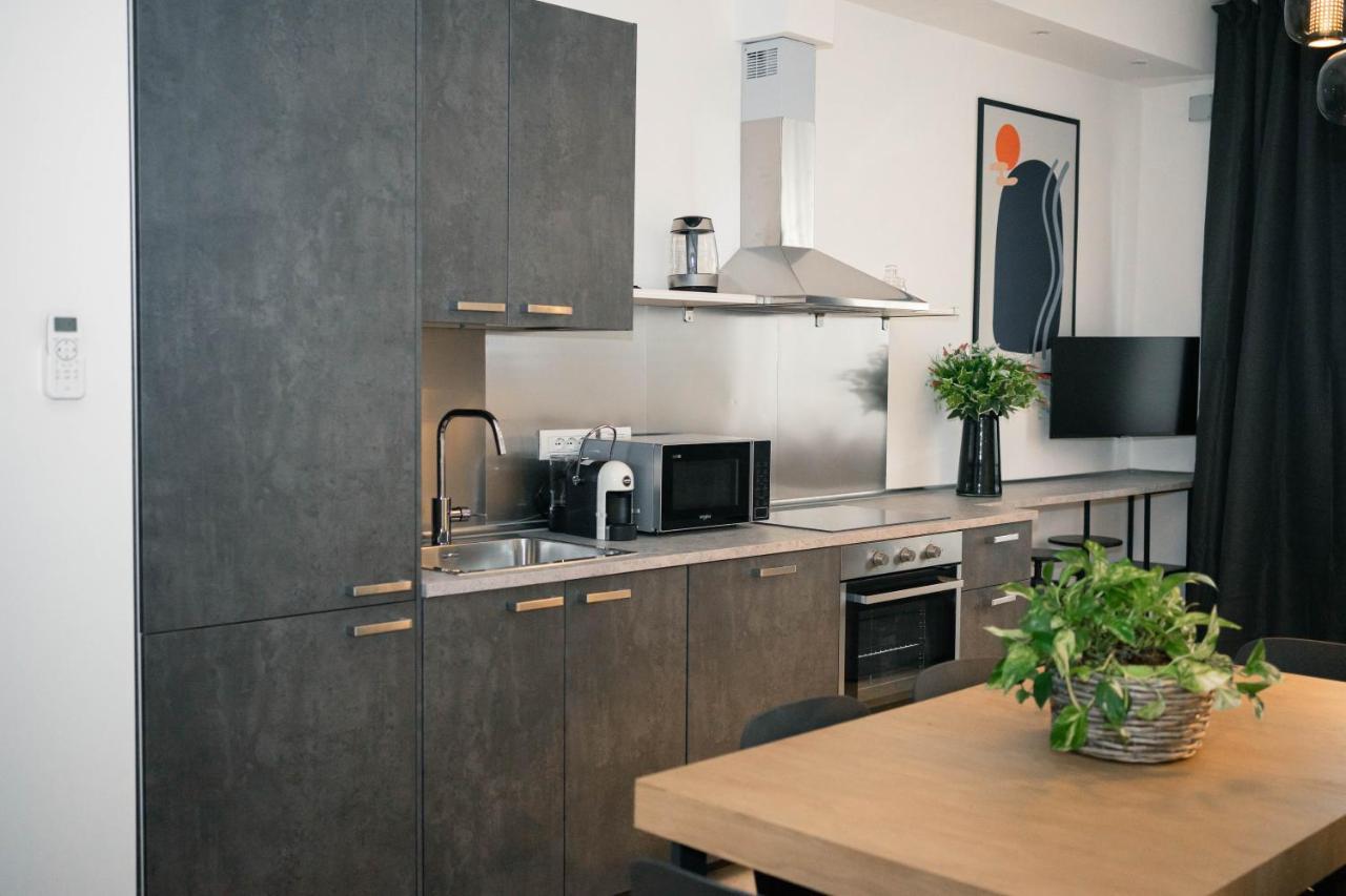 Black Marble - Design Apartment Бари Экстерьер фото