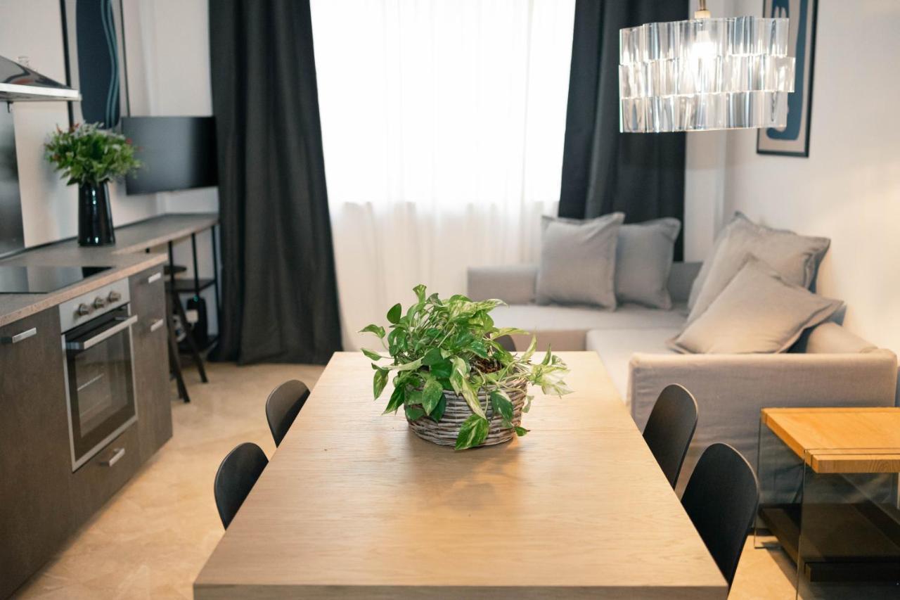 Black Marble - Design Apartment Бари Экстерьер фото