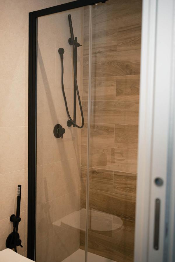 Black Marble - Design Apartment Бари Экстерьер фото