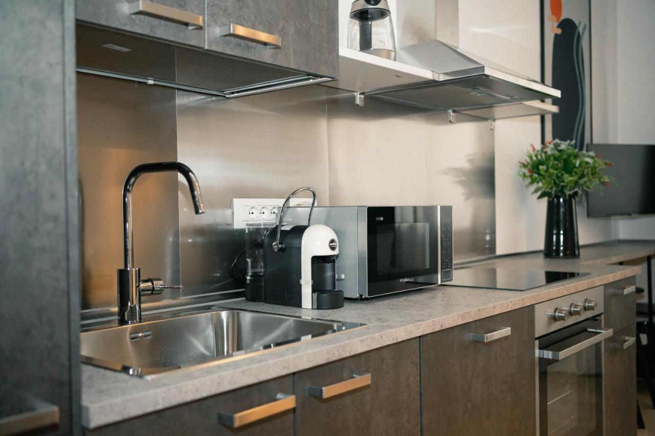 Black Marble - Design Apartment Бари Экстерьер фото