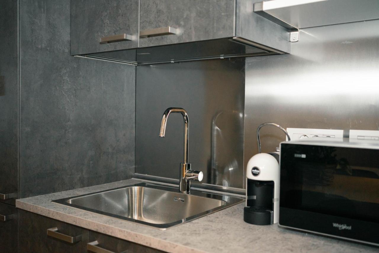 Black Marble - Design Apartment Бари Экстерьер фото