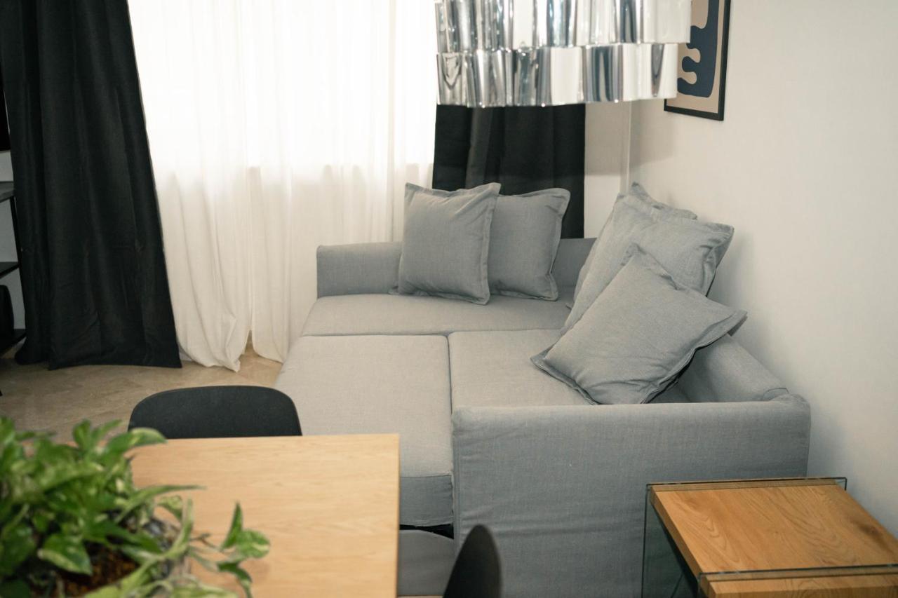 Black Marble - Design Apartment Бари Экстерьер фото